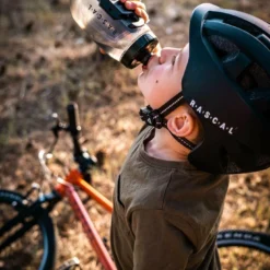 Flessendraaiset - Drinkfles Met Houder -Trap Vlot Verkoopwinkel 032761e8 343a 42db 82fa cde656889391 w1920