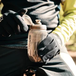 Fidlock TWIST Bottle 450 + Bike Base Set - Transparant Zwart -Trap Vlot Verkoopwinkel 09611 TBL fidlock twist bottle450 outdoor 07 scaled
