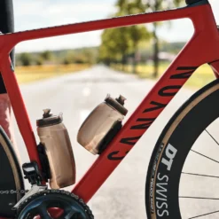 Fidlock TWIST Bottle 590 + Bike Base Set - Transparant Zwart -Trap Vlot Verkoopwinkel 09636 TBL fidlock twist bottle590 outdoor 014 scaled