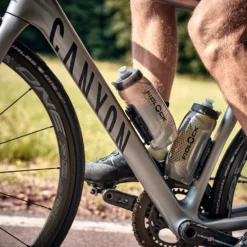 Fidlock TWIST Bottle 590 + Bike Base Set - Transparant Zwart -Trap Vlot Verkoopwinkel 09636 TBL fidlock twist bottle590 outdoor 016 scaled