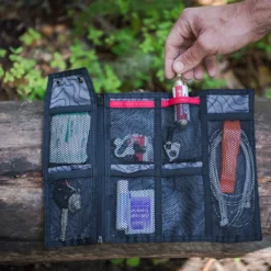 Blackburn Outpost Gereedschapstas -Trap Vlot Verkoopwinkel 3510660 bbn outpost wrap frame bag black 7099767 lifestyle 3