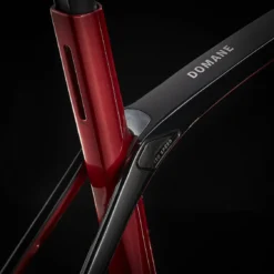 Domane SL 6 ETap Crimson/Trek Zwart -Trap Vlot Verkoopwinkel DomaneSL6eTap 22 35028 A Alt5jT8oiC09sOc2L