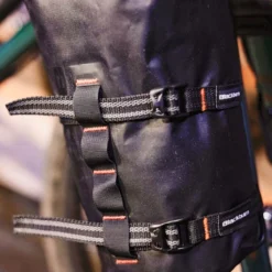 Blackburn Outpost Cargo Cage - Zwart -Trap Vlot Verkoopwinkel bbn outpost cargo bike cage black lifestyle 2